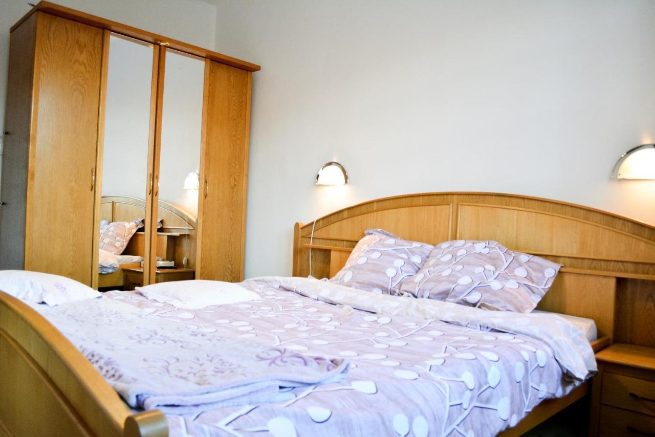 Grandpa'S Hidden Crib, 6 Bedroom, Pet Friendly Sinaia Exterior photo